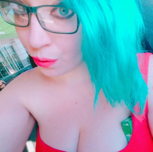 Meet your Posher, Emma - Picture 2 of 3